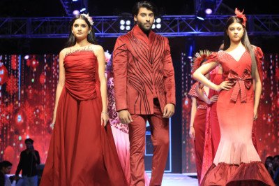 Fusion of Tradition and Modernity Shines at Ellenites Fashion Showcase