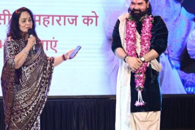 Smita Thackerayji & Sri Sri Tulsiji Maharaj inaugurate the International Samudra Mahaarti Foundation