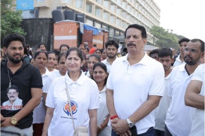 Successful Beach Clean-Up Drive at Juhu Beach Organized by PS Foundation